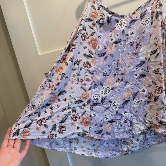 Torrid 1X Floral Purple Tank Top - Picture 6 of 7